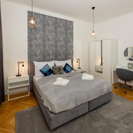 Delightful 1 Bedroom Near Schoenbrunn And Westbahnhof With Big Porch ウィーン エクステリア 写真