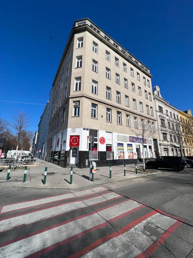 Delightful 1 Bedroom Near Schoenbrunn And Westbahnhof With Big Porch ウィーン エクステリア 写真