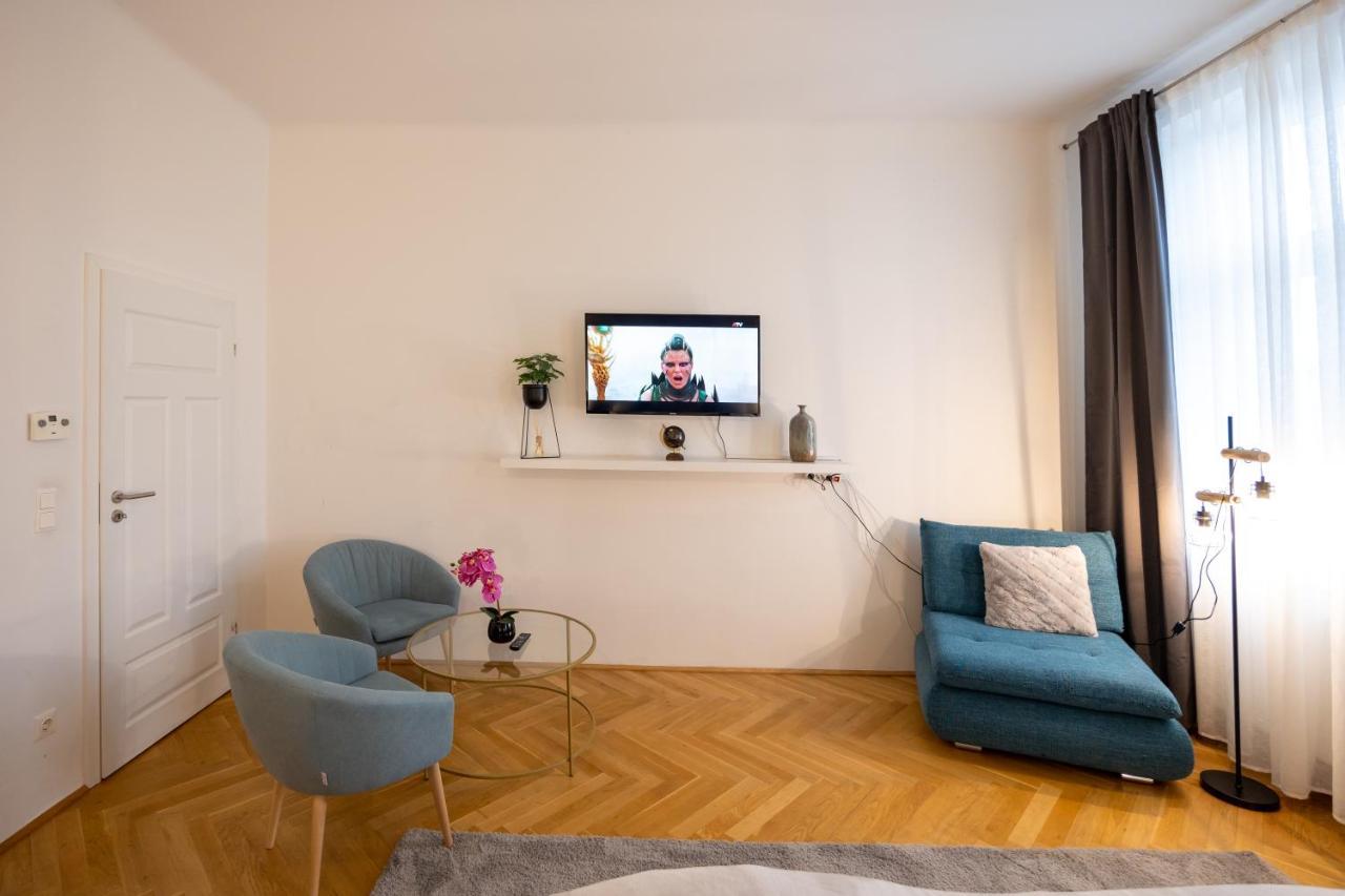 Delightful 1 Bedroom Near Schoenbrunn And Westbahnhof With Big Porch ウィーン エクステリア 写真
