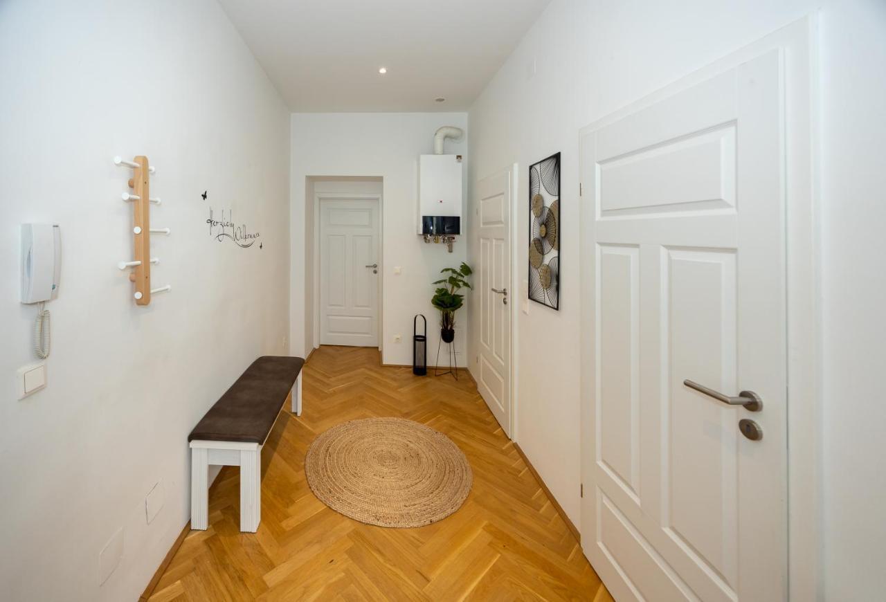 Delightful 1 Bedroom Near Schoenbrunn And Westbahnhof With Big Porch ウィーン エクステリア 写真